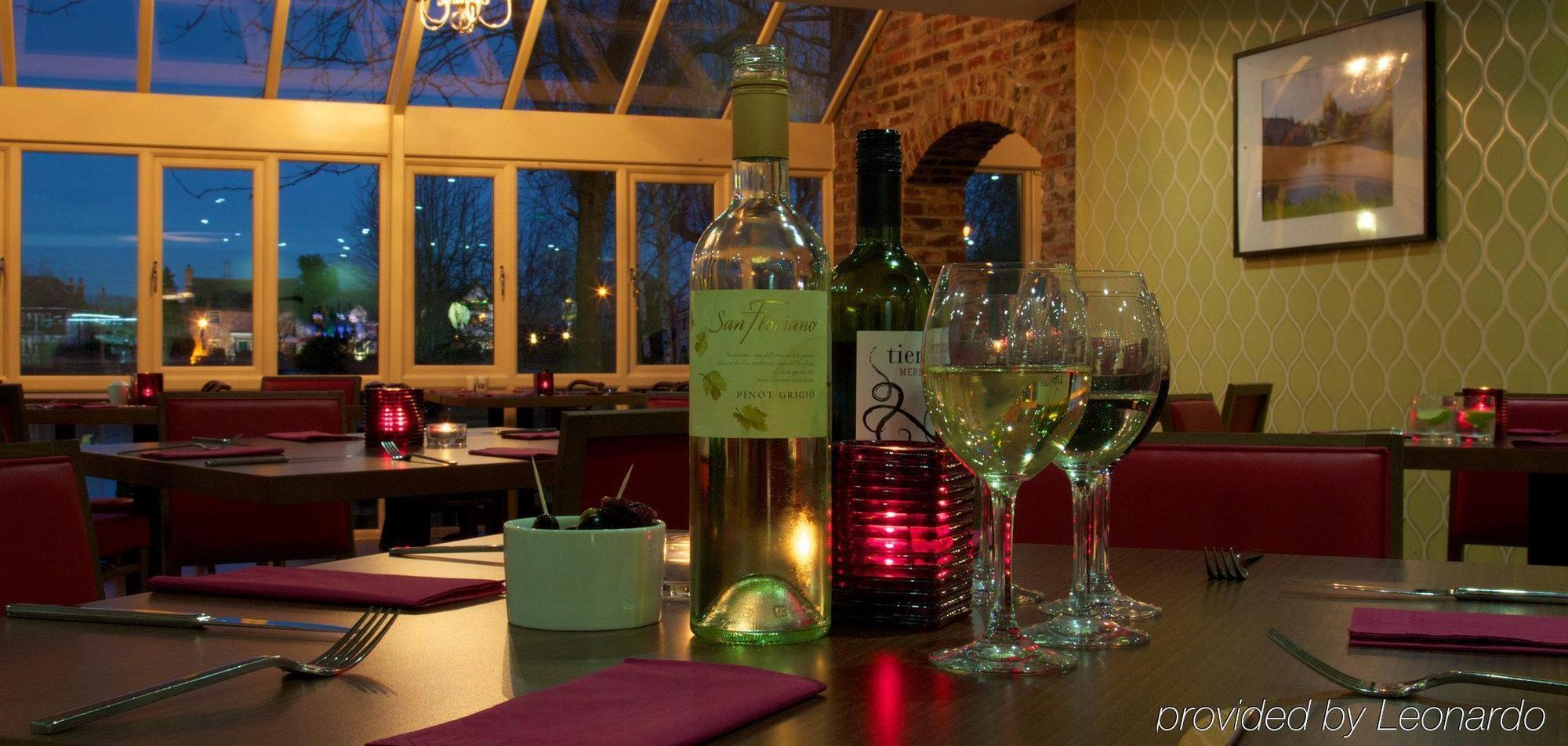 The Bridge Hotel Chertsey Restaurant foto
